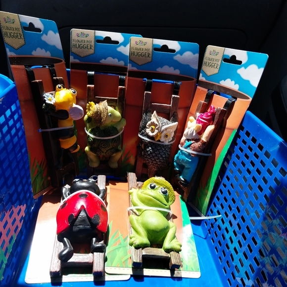 PLANT pot huggers set (frog,turtle,ladybug,knome,bee,owl) - Picture 3 of 9